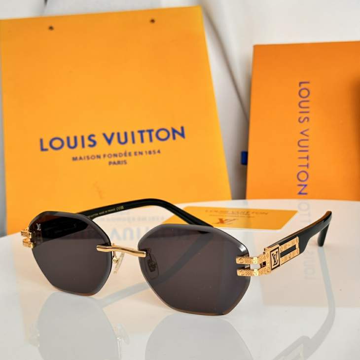 Picture of Louis Vuitton Sunglasses _SKUfw79480086fw